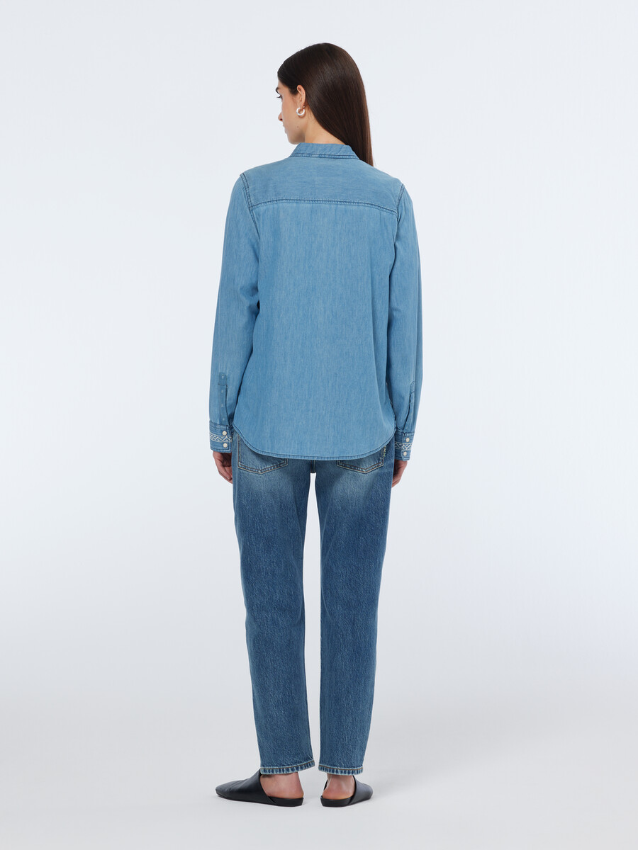 urtvättad lätt denimskjorta