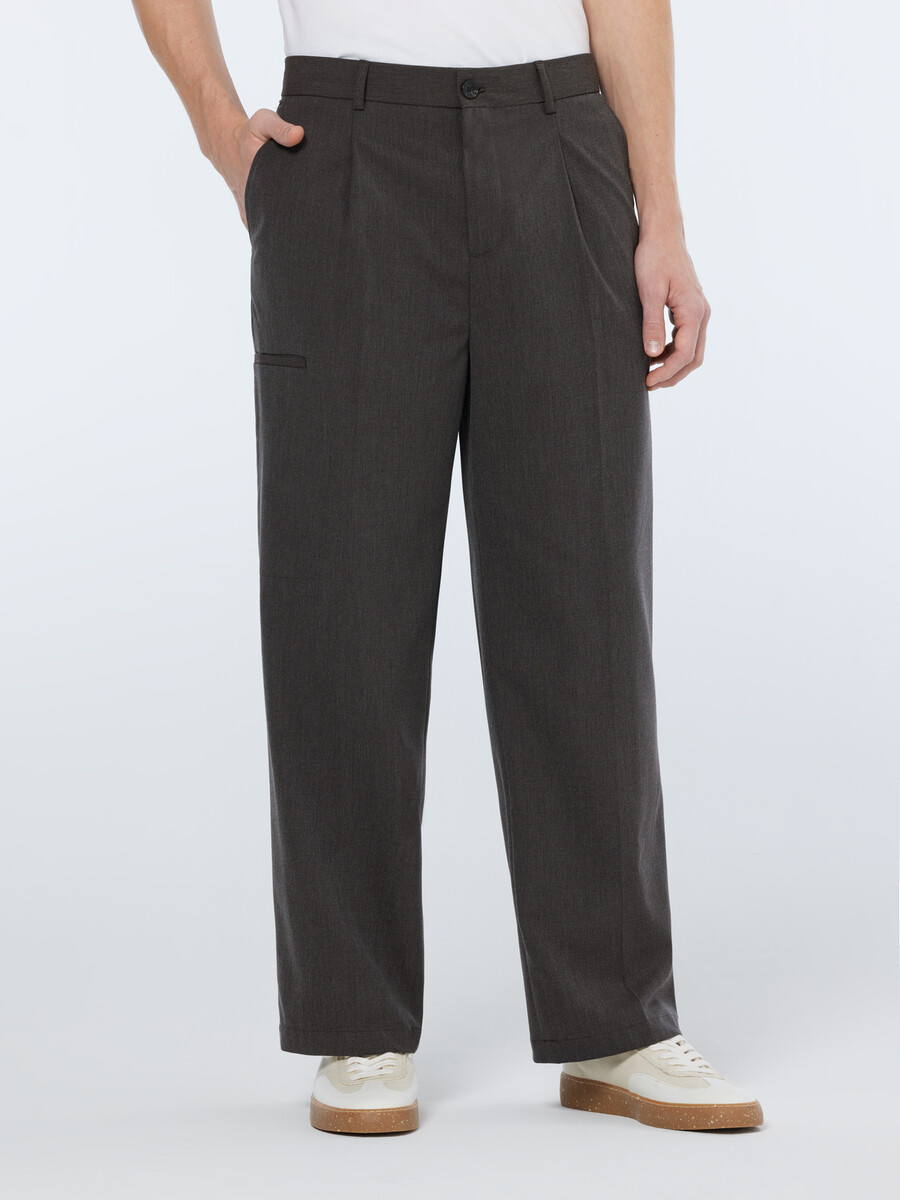 fickdetalj vid passform melerad chino