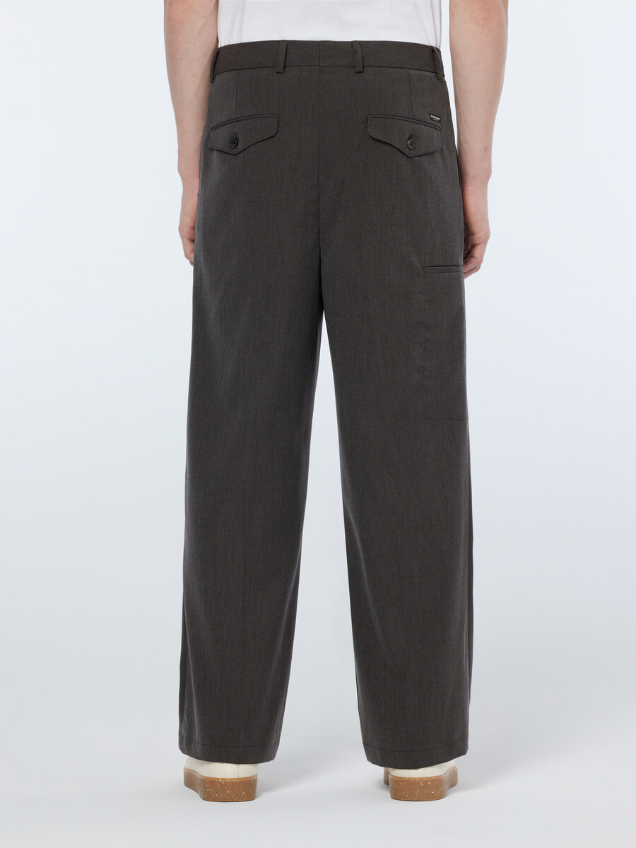 fickdetalj vid passform melerad chino