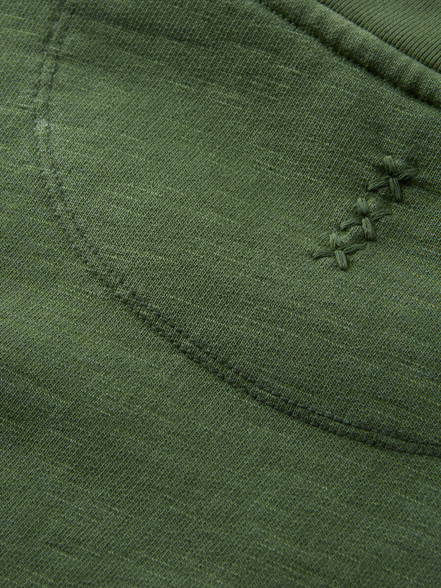 essentials — tröja med broderad logotyp