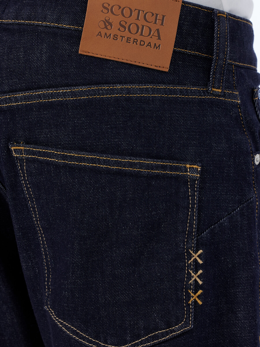 zee straight fit jeans stay dark