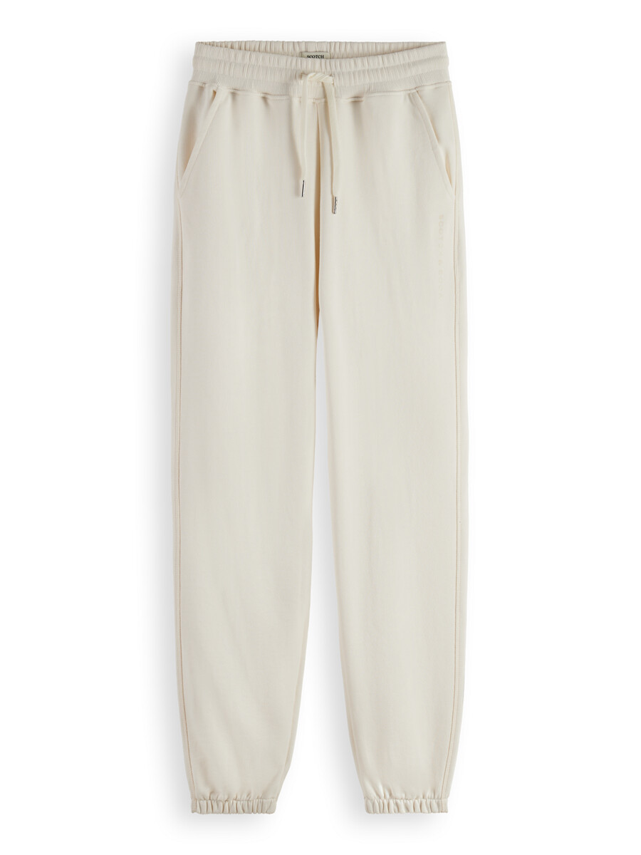 essentials — joggingbyxor med avslappnad passform och flatlock-effekt