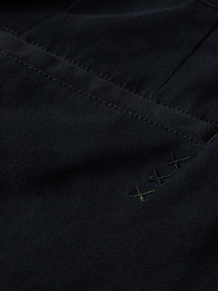 essentials — drift chino i bomullsblandning i twill