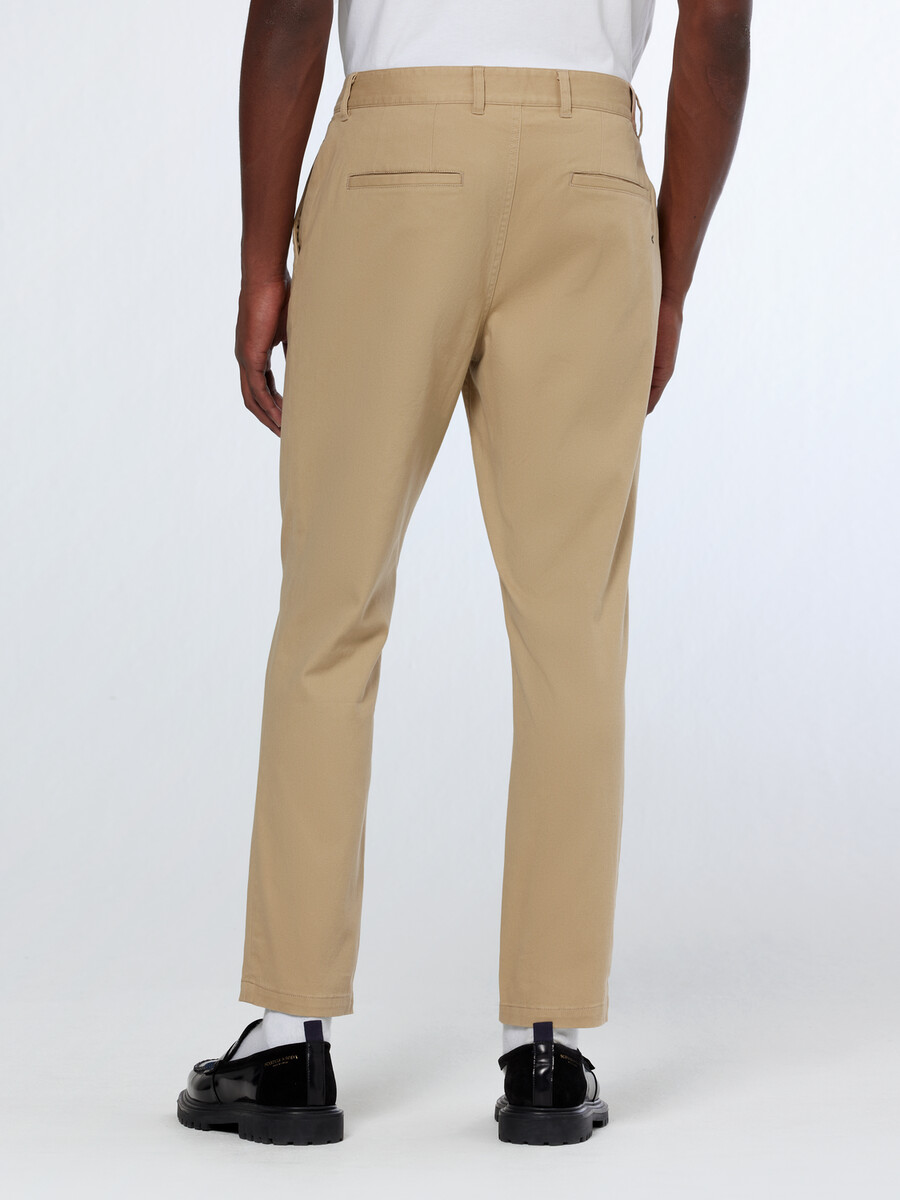 essentials — drift chino i bomullsblandning i twill
