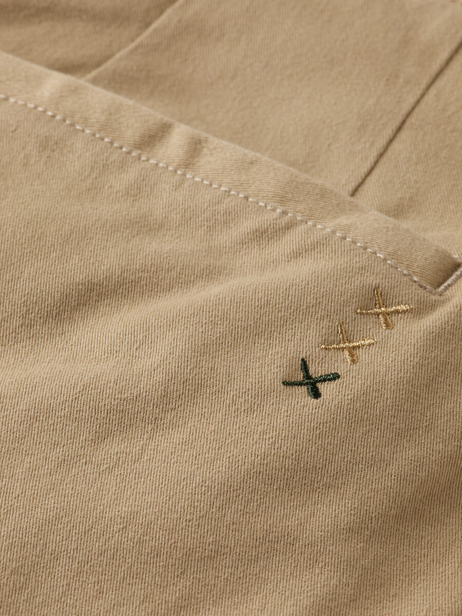 essentials — drift chino i bomullsblandning i twill