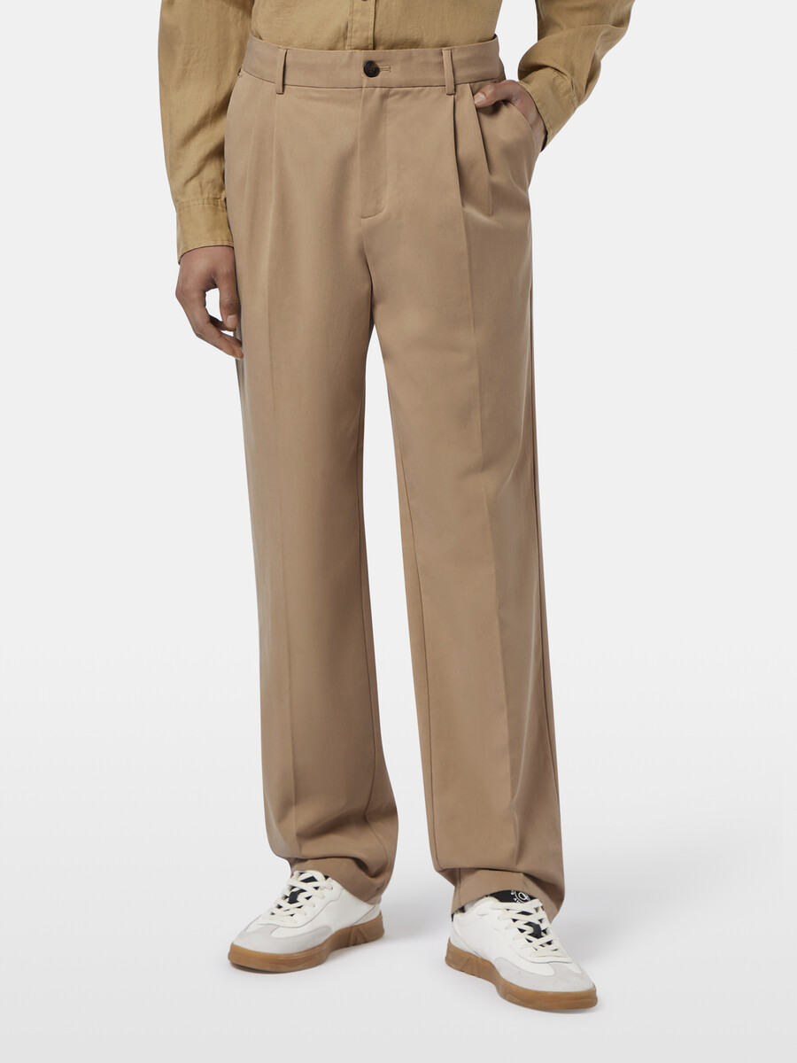 plisserad chino i bomulllyocell-twill med rak passform