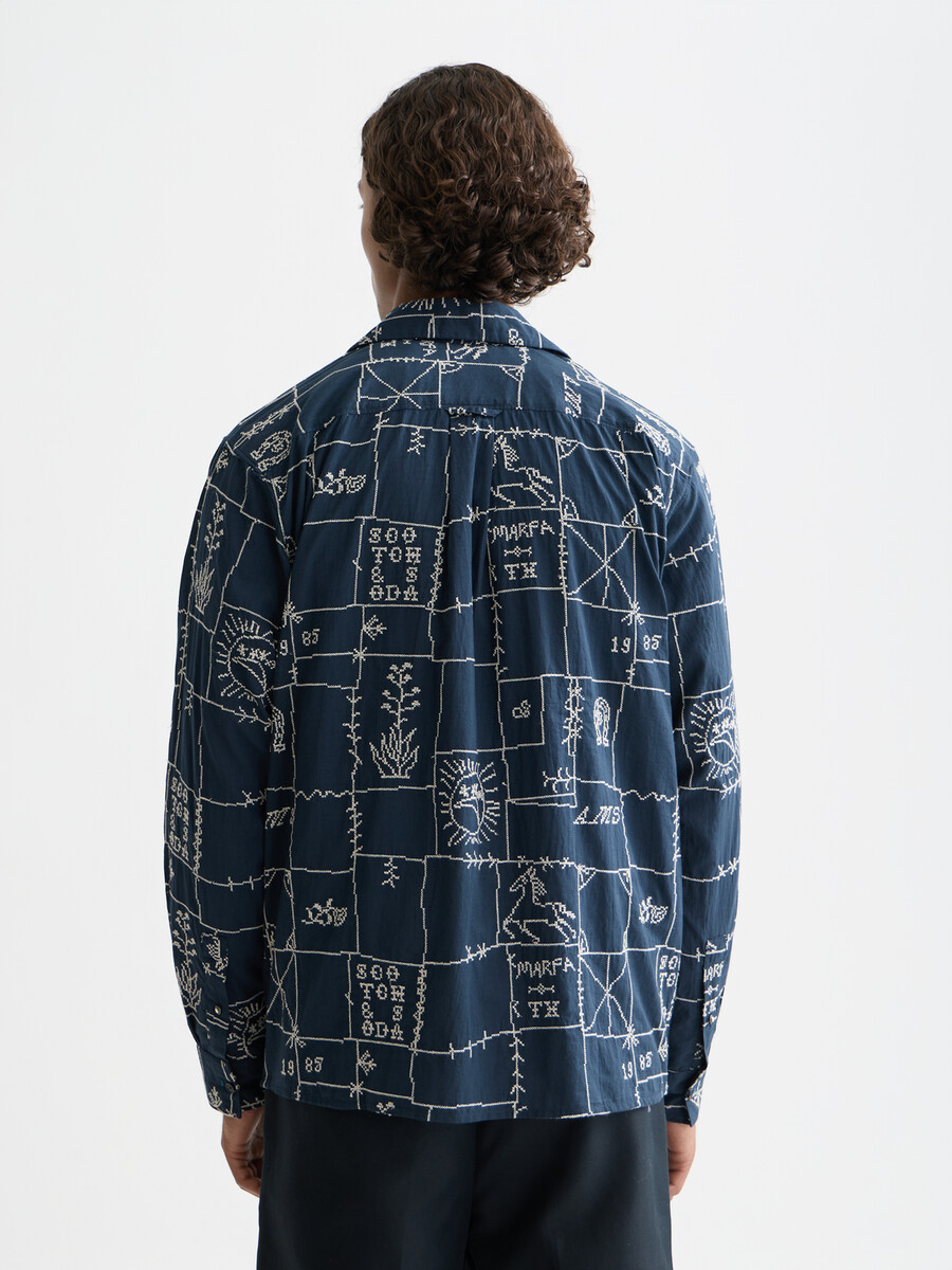 heltäckande broderad skjorta
