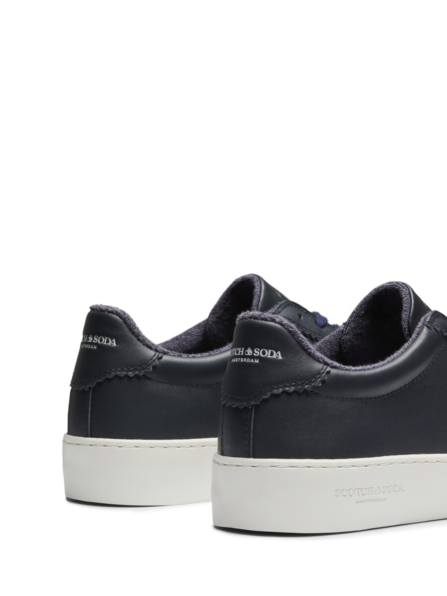 plakka lädersneaker