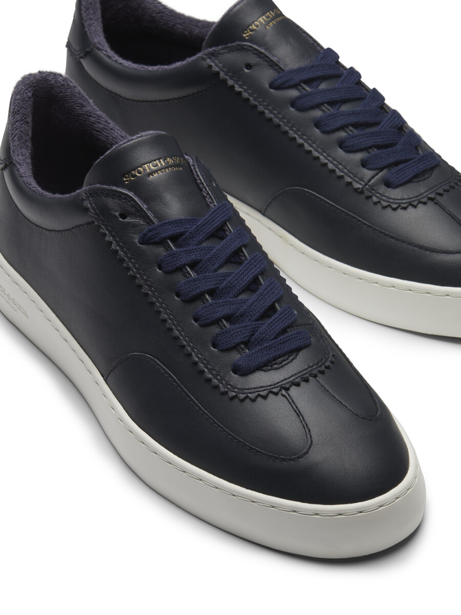 plakka lädersneaker