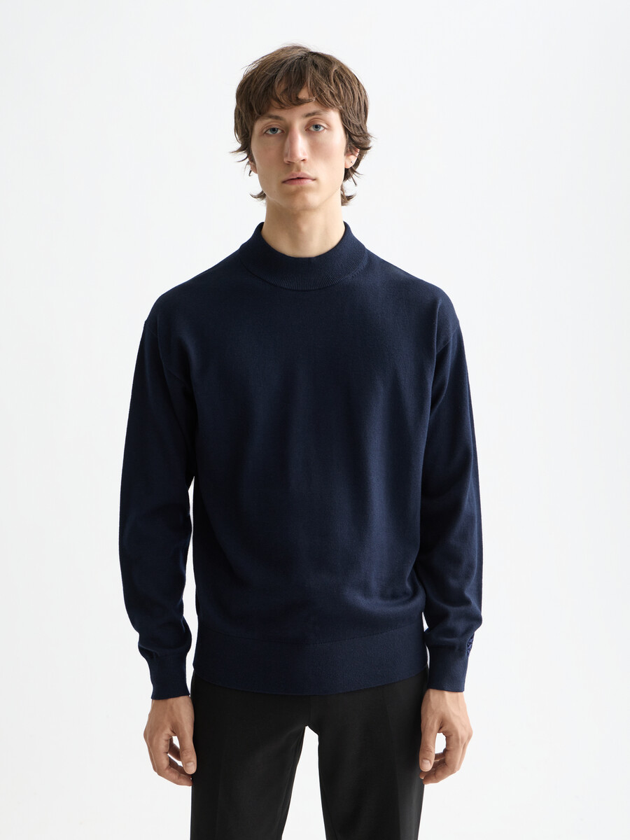 essentials — nedsänkt axlarpullover med hög halsringning