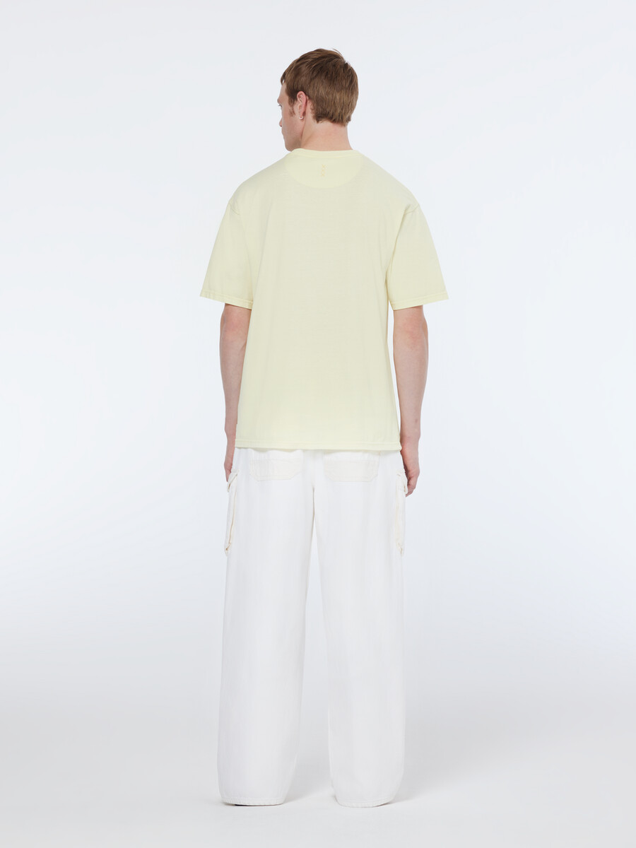 t-shirt med avslappnad passform i färgad färg