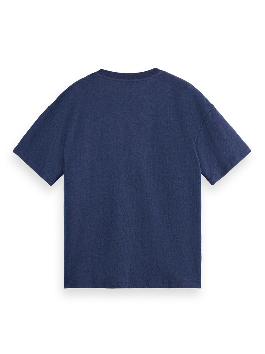 t-shirt med logotyp och lös passform