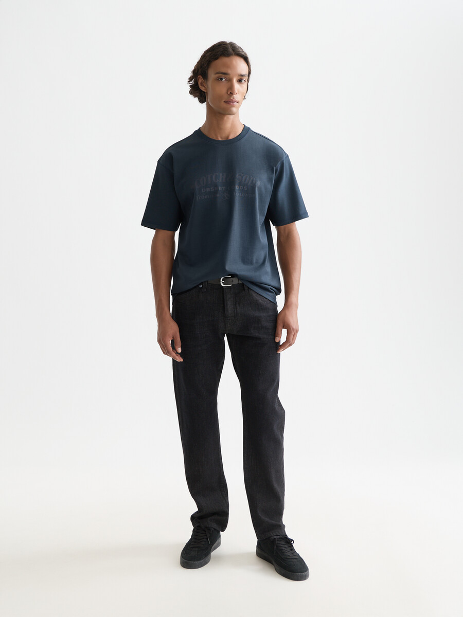 t-shirt med avslappnad passform och konstverk framtill
