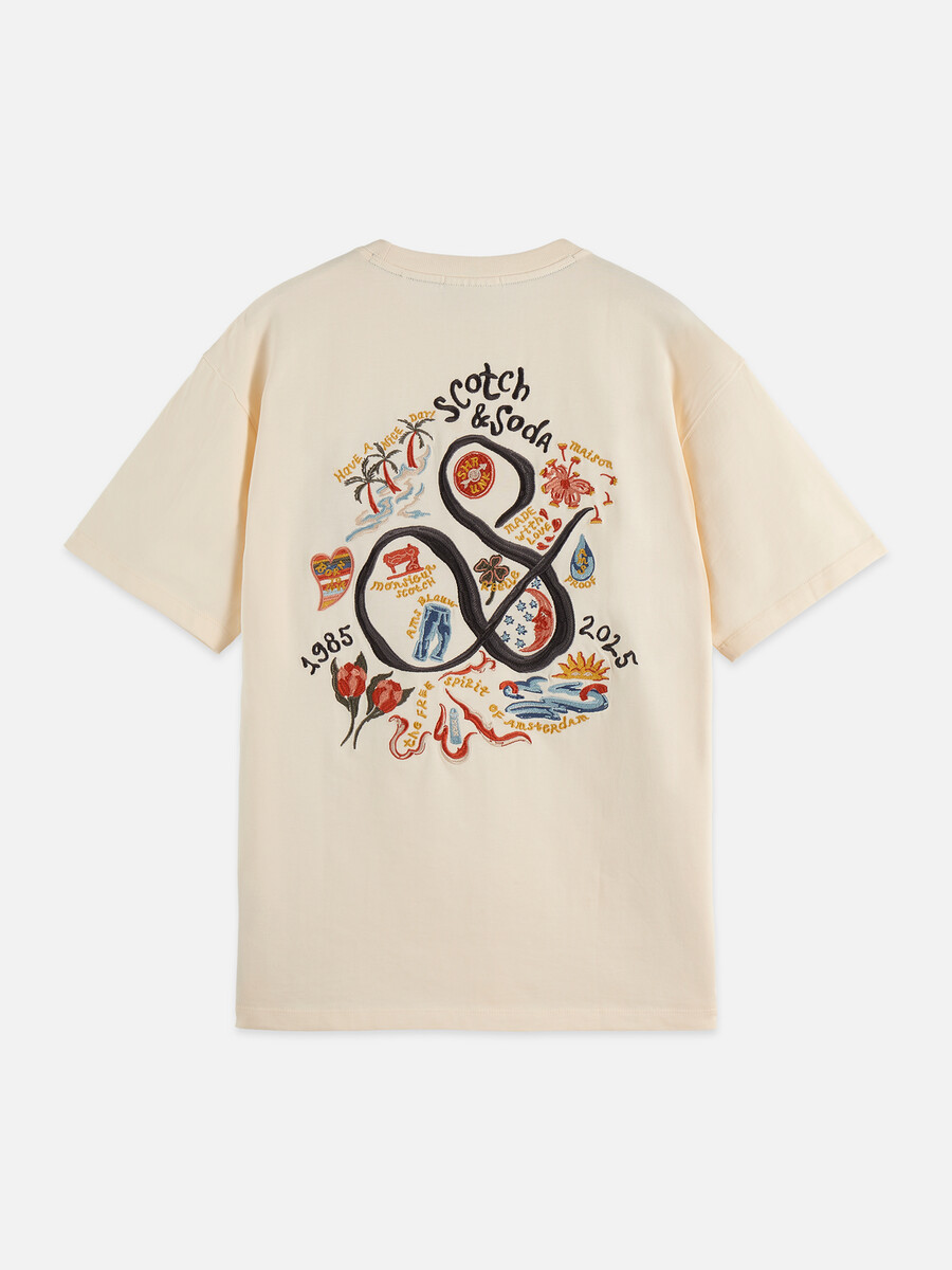 40-årsjubileums-t-shirt med avslappnad passform och broderi