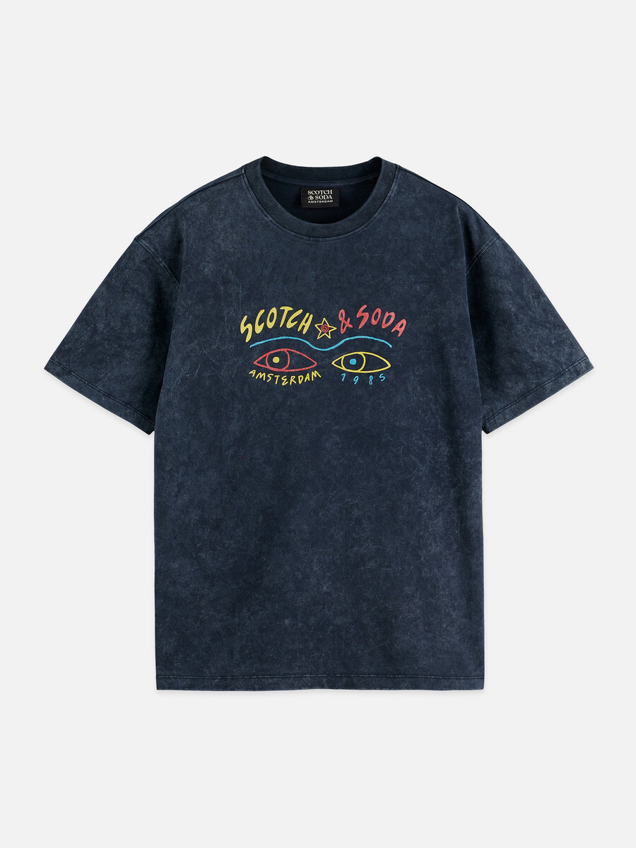 t-shirt med avslappnad passform och snötvättad mönster framtill