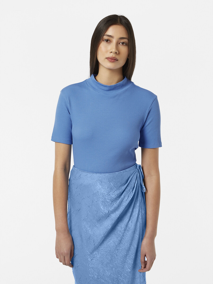 t-shirt med ribbstickad halsringning