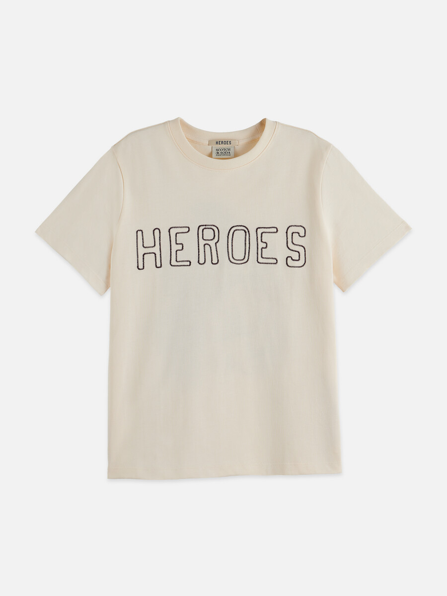 t-shirt med tvättad konstverk från 40-årsjubileumsstil i vanlig passform