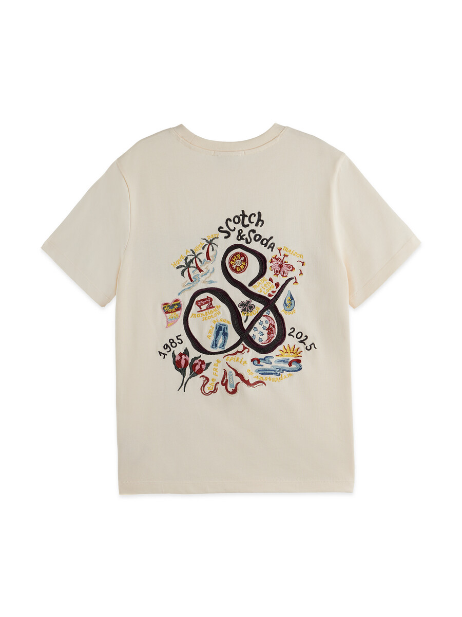 t-shirt med tvättad konstverk från 40-årsjubileumsstil i vanlig passform